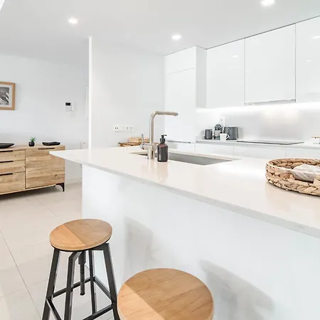 Lme3bb - Modern Flat With A Stunning 50 M² Terrace אסטפונה